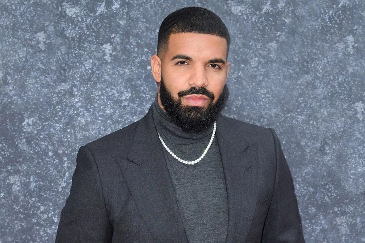 Canadian superstar Drake has set a new record, becoming the artist with the most songs surpassing 1 billion streams on Spotify.